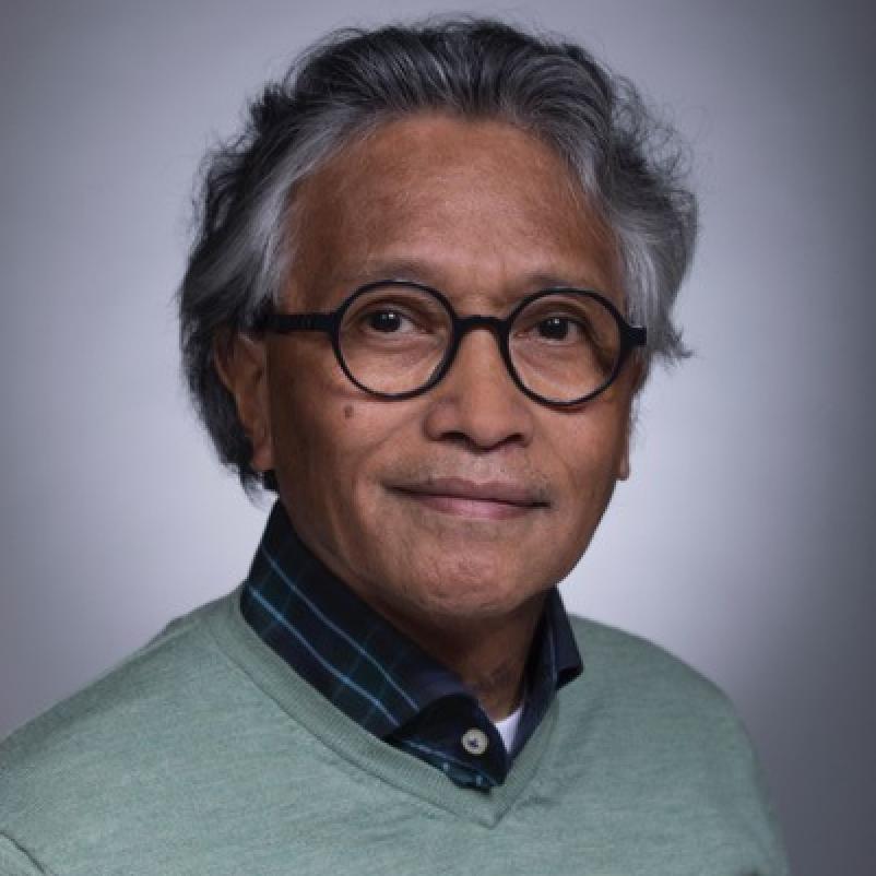 PInk Ribbon man met bril